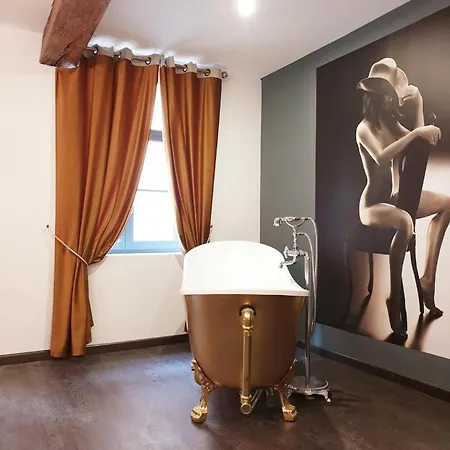 Le Saloon De Rose *