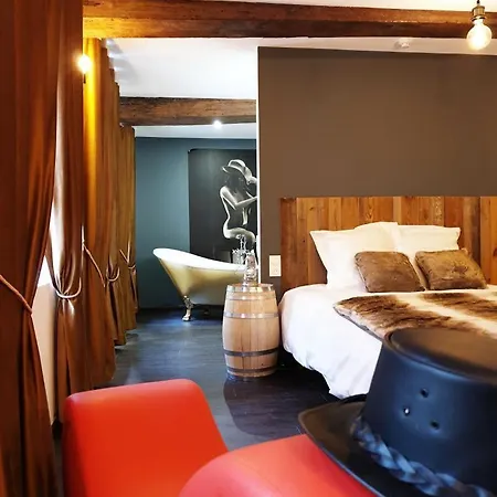 Le Saloon De Rose Bed & Breakfast *
